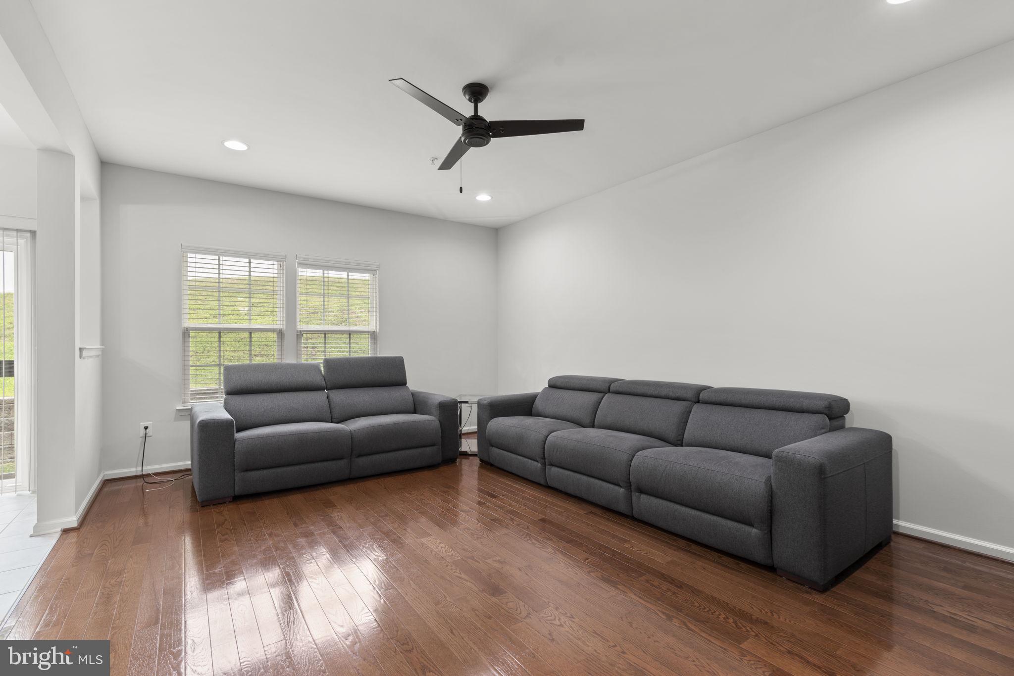 4986 WINDPOWER WAY