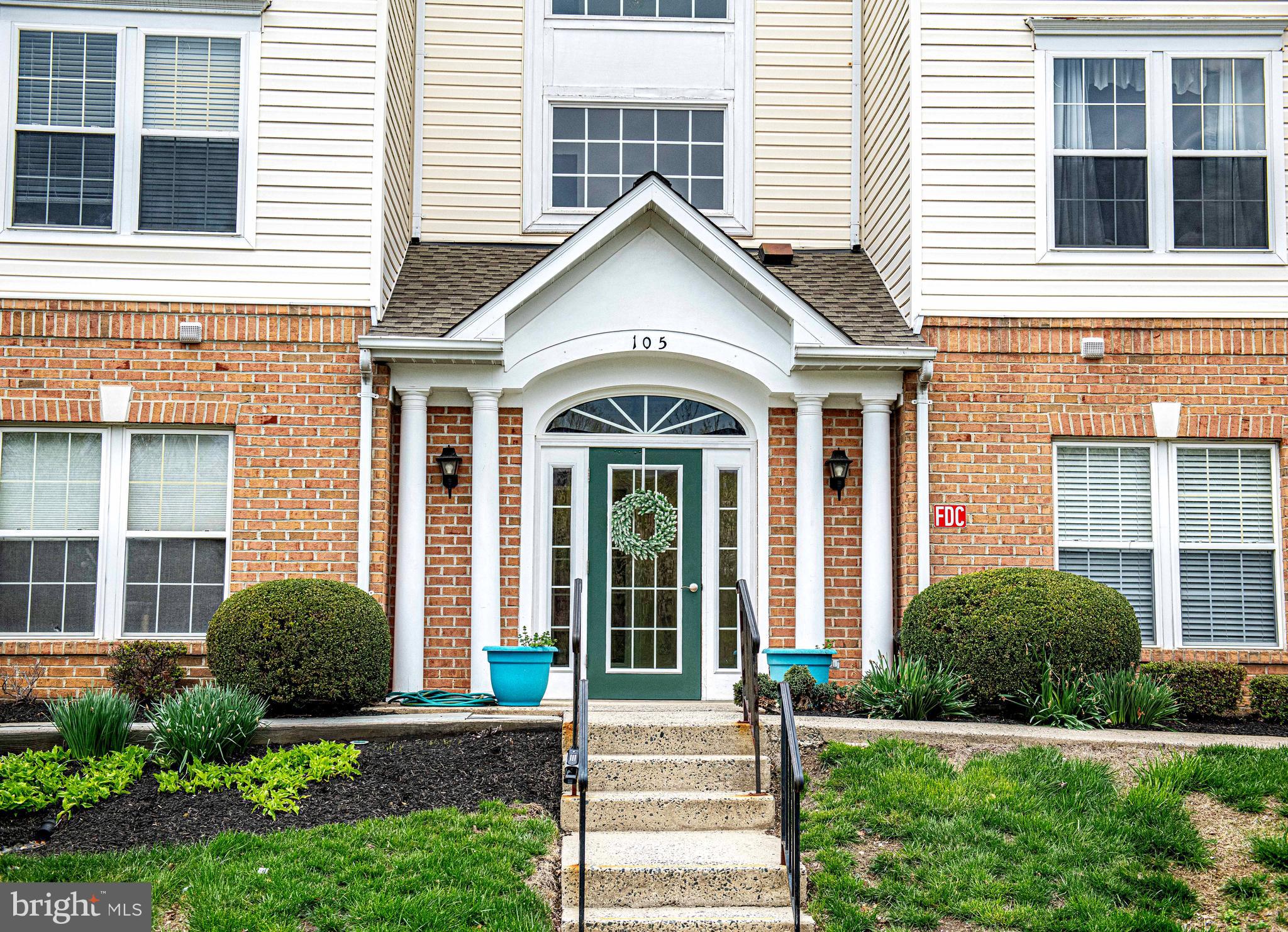 THE COURTYARDS AT POND - Residential