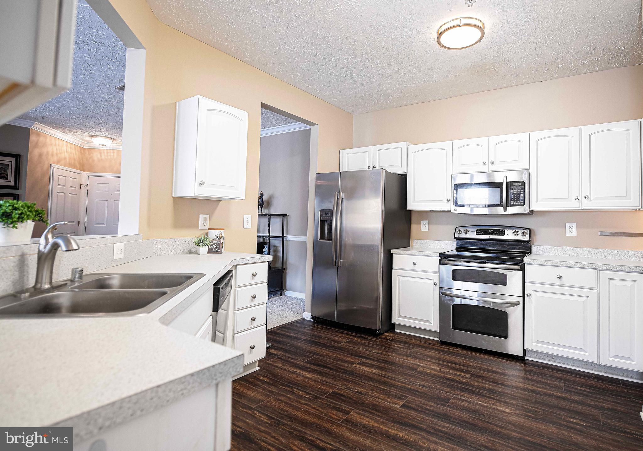 THE COURTYARDS AT POND - Residential