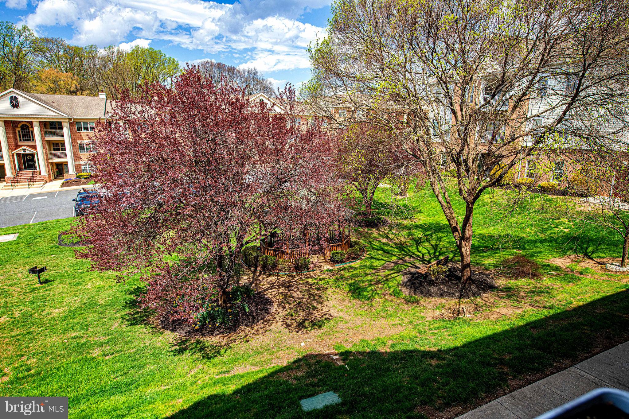THE COURTYARDS AT POND - Residential