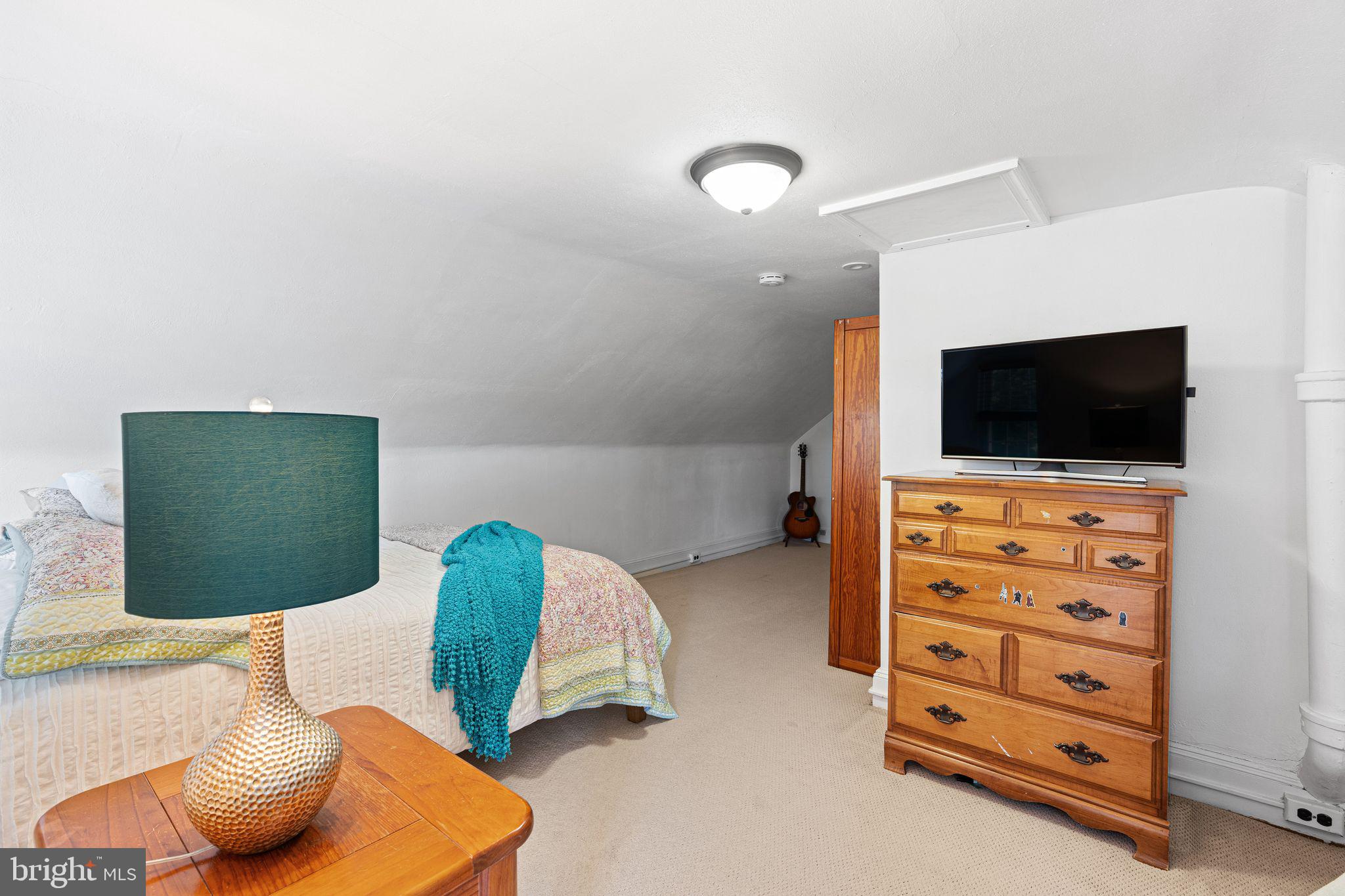 DELAVUE MANOR - Residential