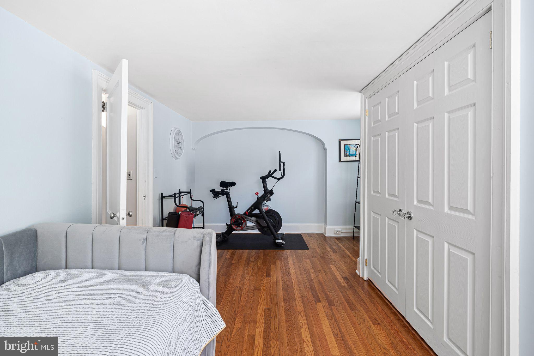 DELAVUE MANOR - Residential