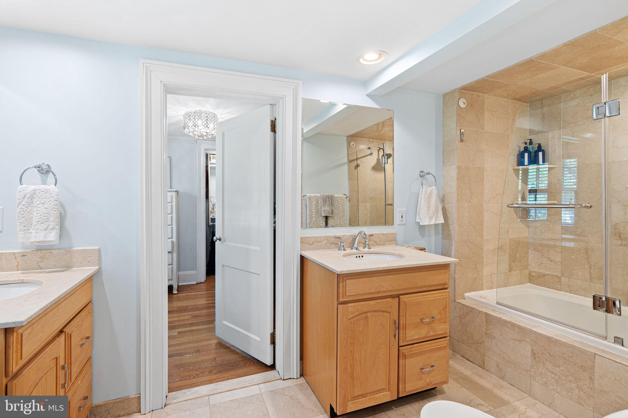 DELAVUE MANOR - Residential