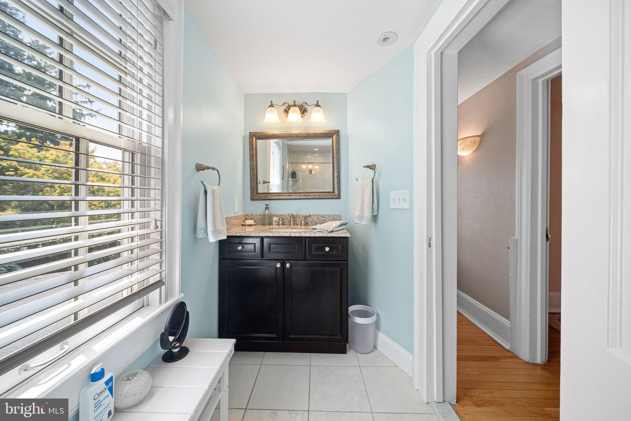 DELAVUE MANOR - Residential