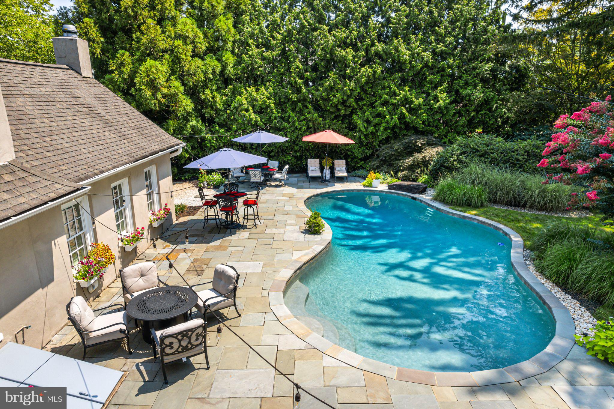 DELAVUE MANOR - Residential