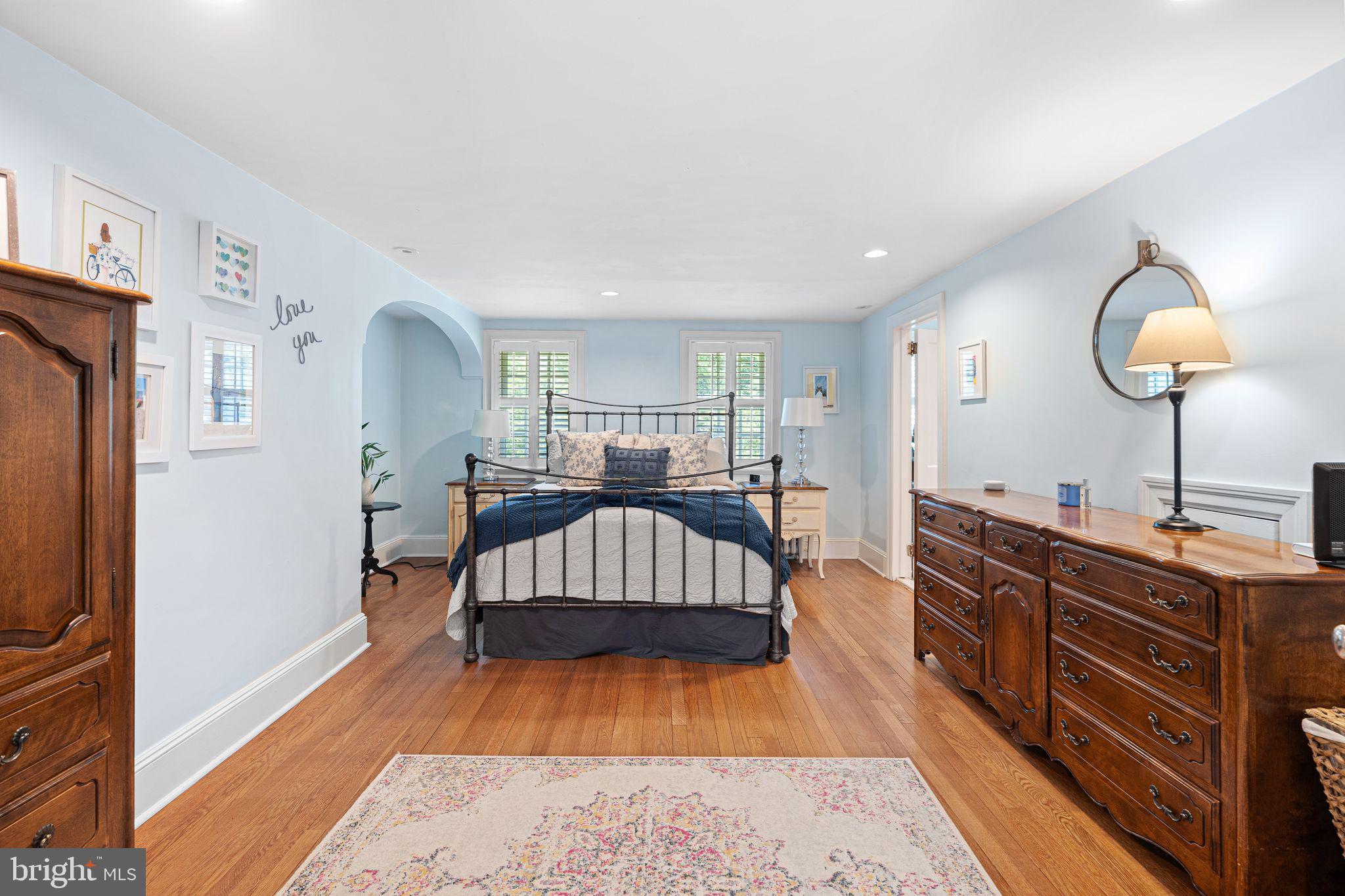 DELAVUE MANOR - Residential