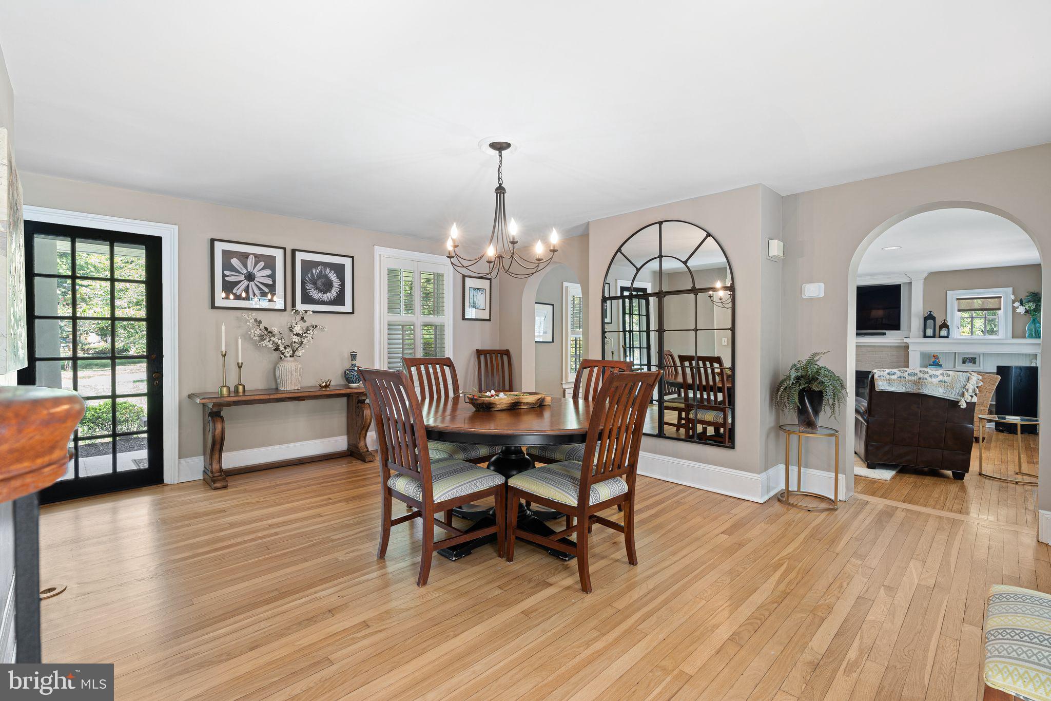 DELAVUE MANOR - Residential