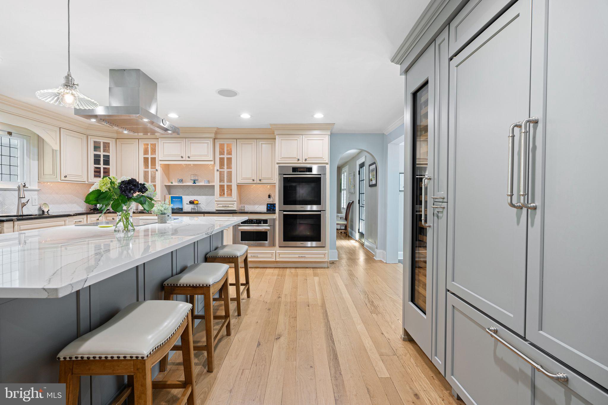 DELAVUE MANOR - Residential