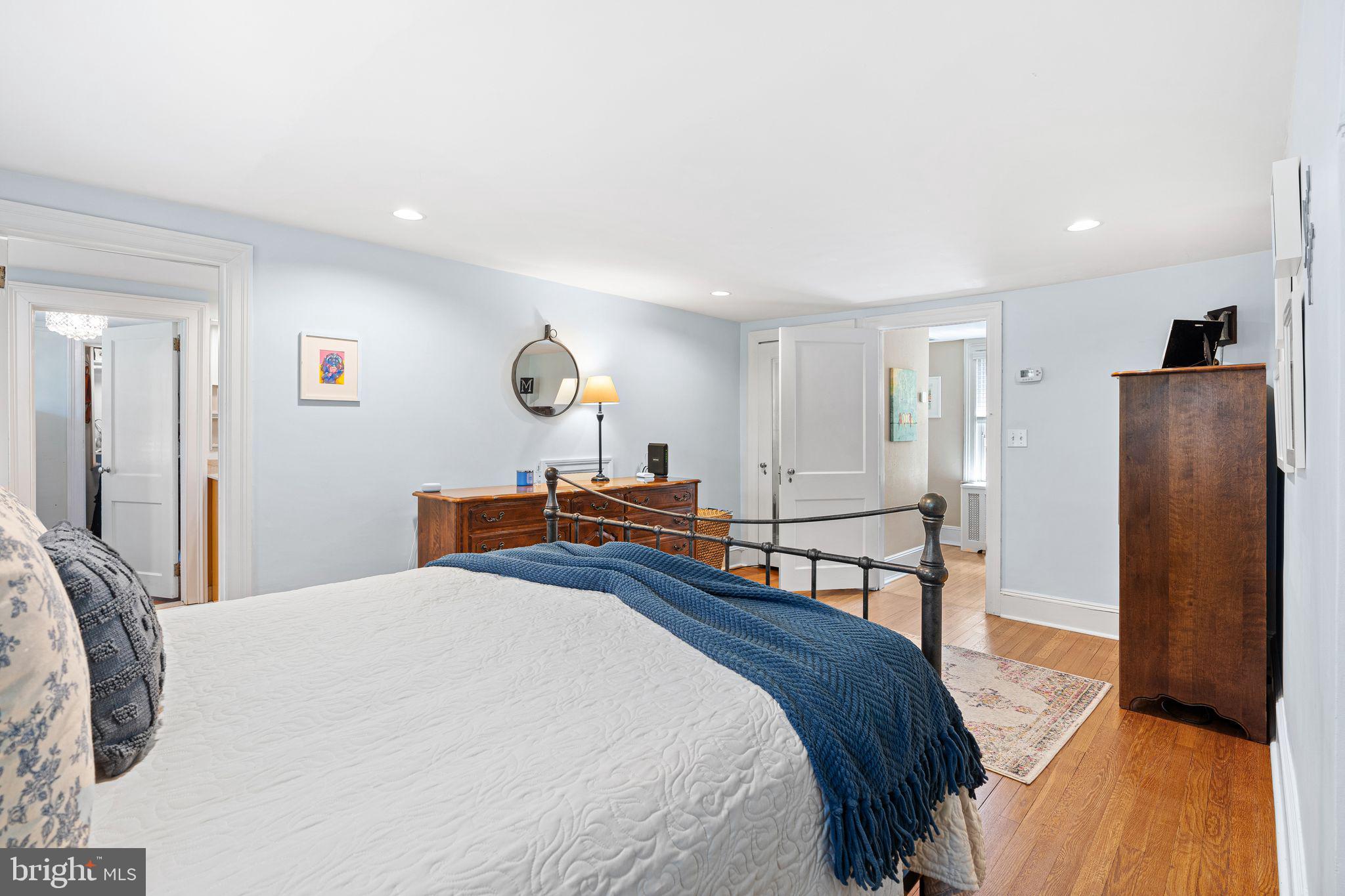 DELAVUE MANOR - Residential