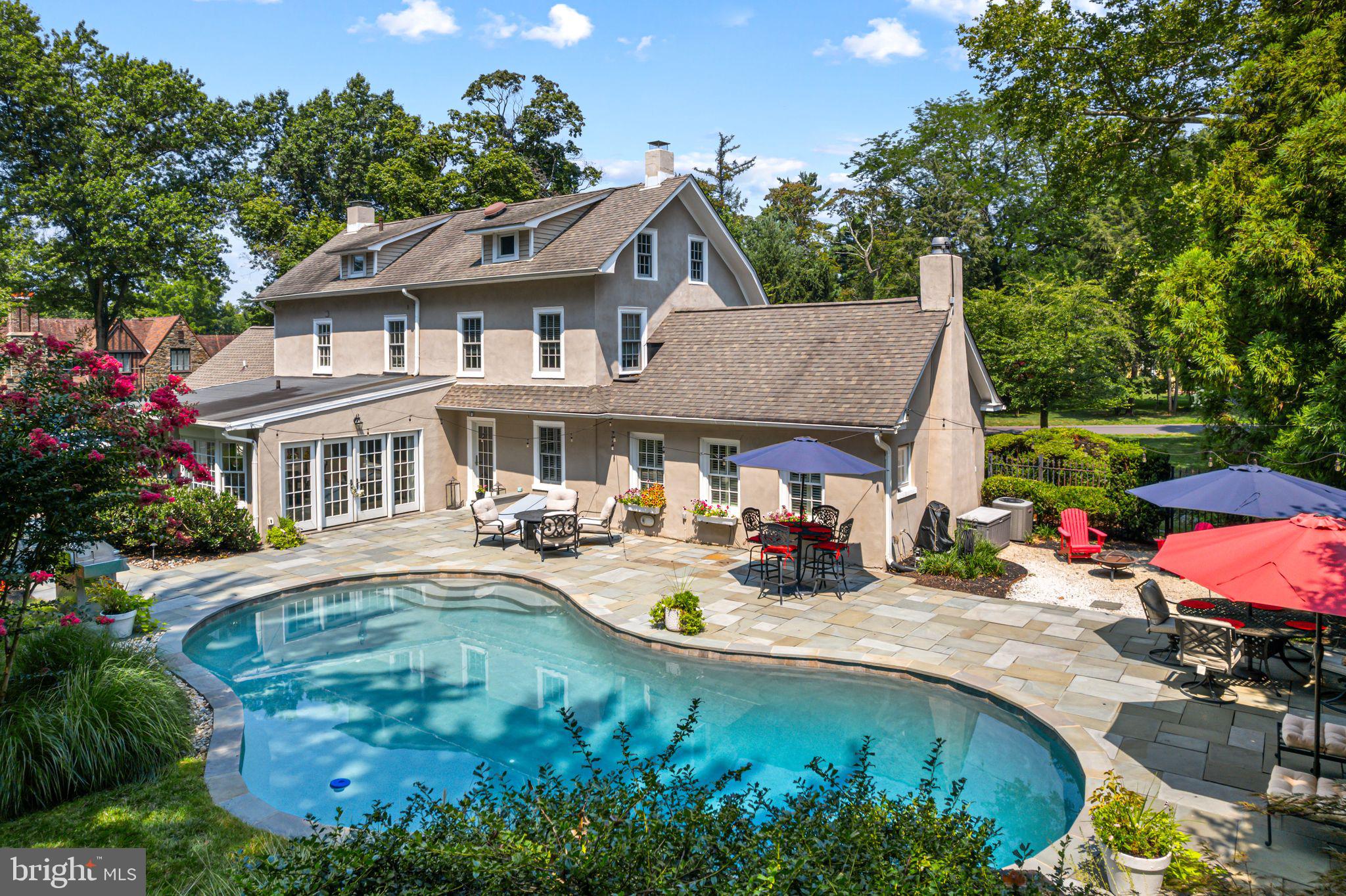 DELAVUE MANOR - Residential