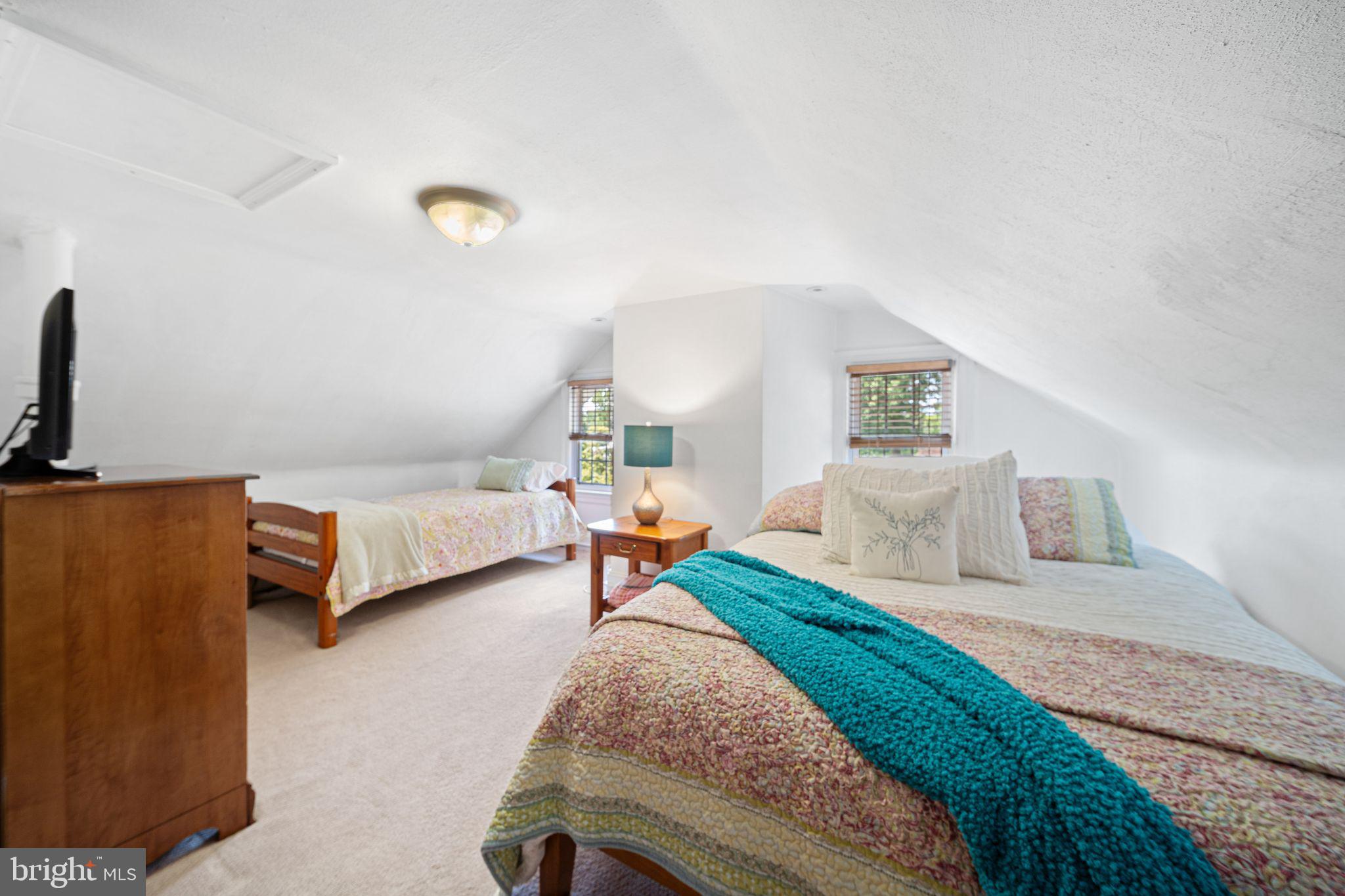 DELAVUE MANOR - Residential