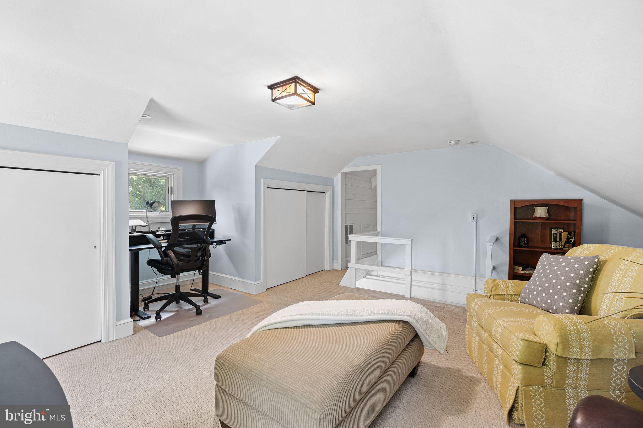 DELAVUE MANOR - Residential