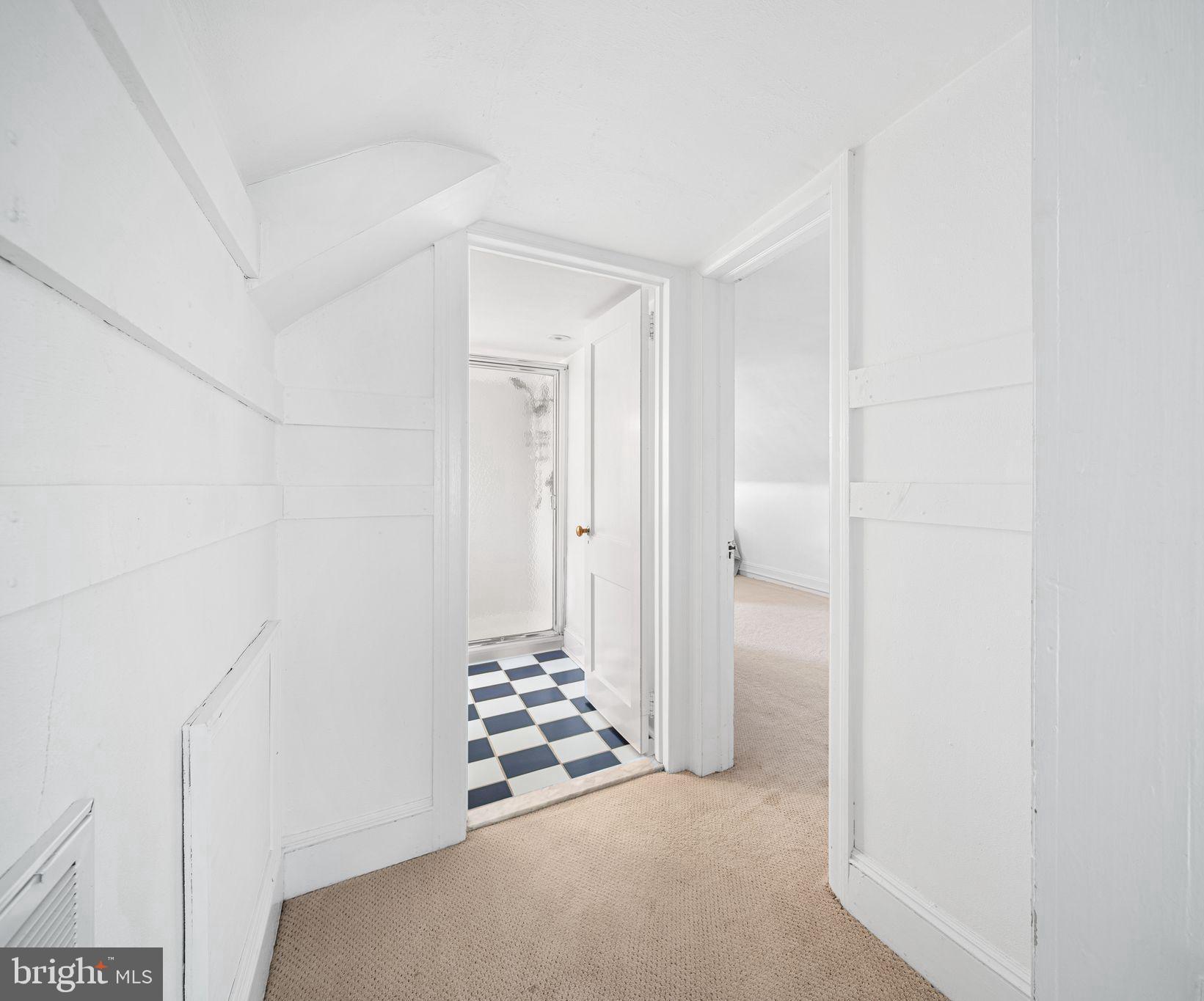 DELAVUE MANOR - Residential