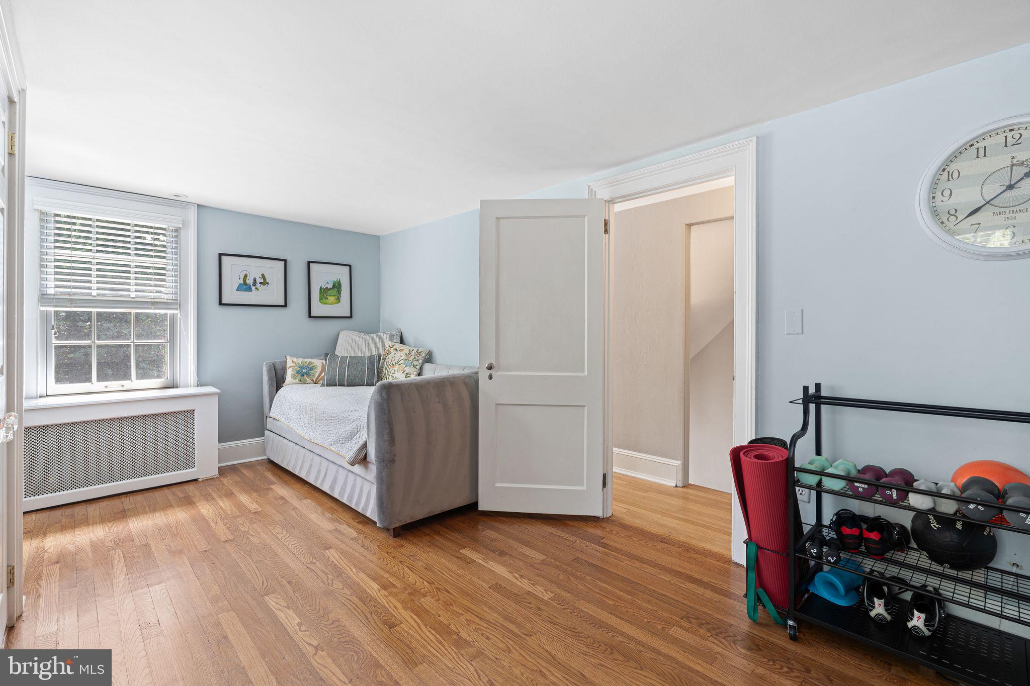 DELAVUE MANOR - Residential