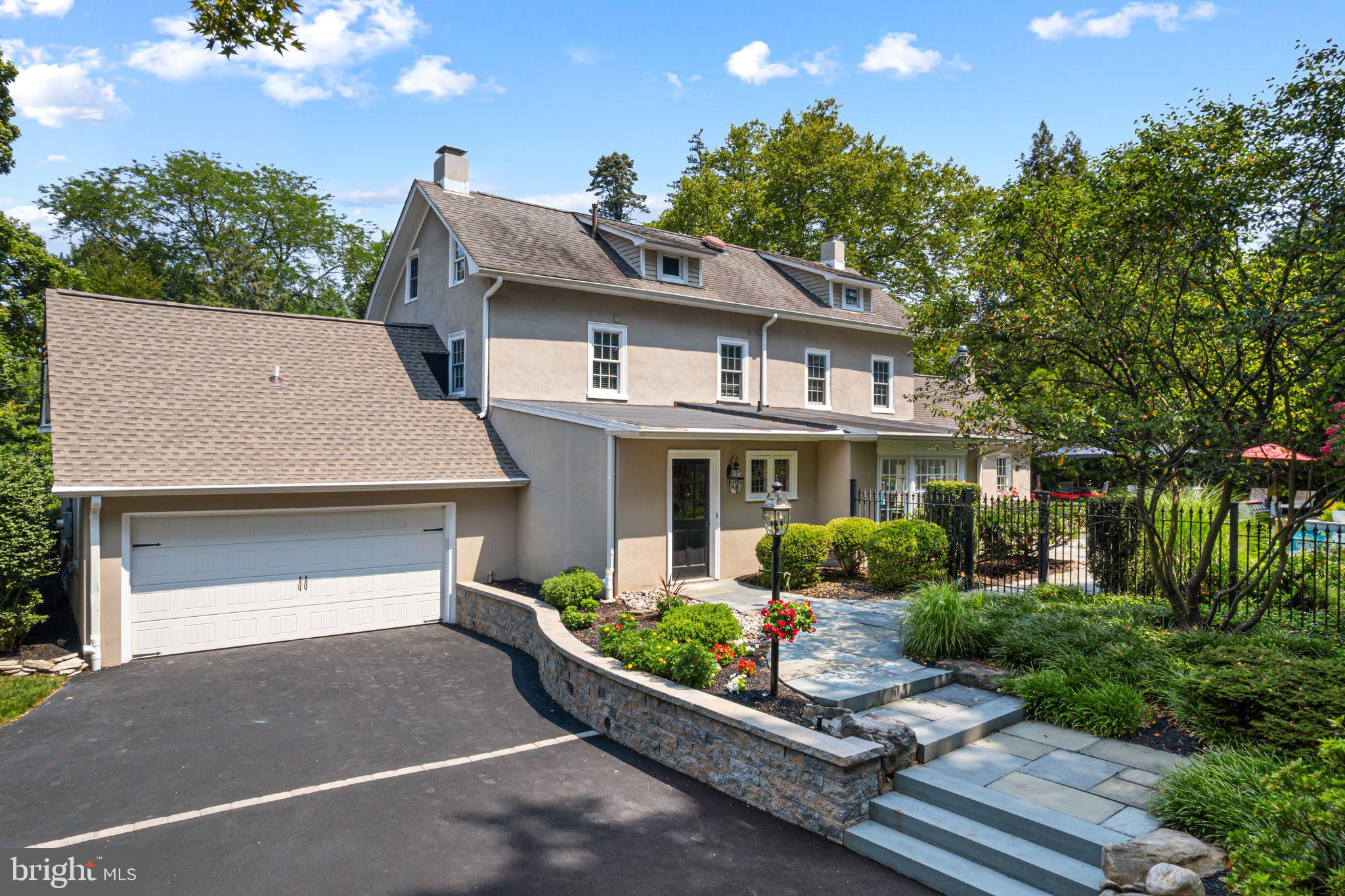 DELAVUE MANOR - Residential