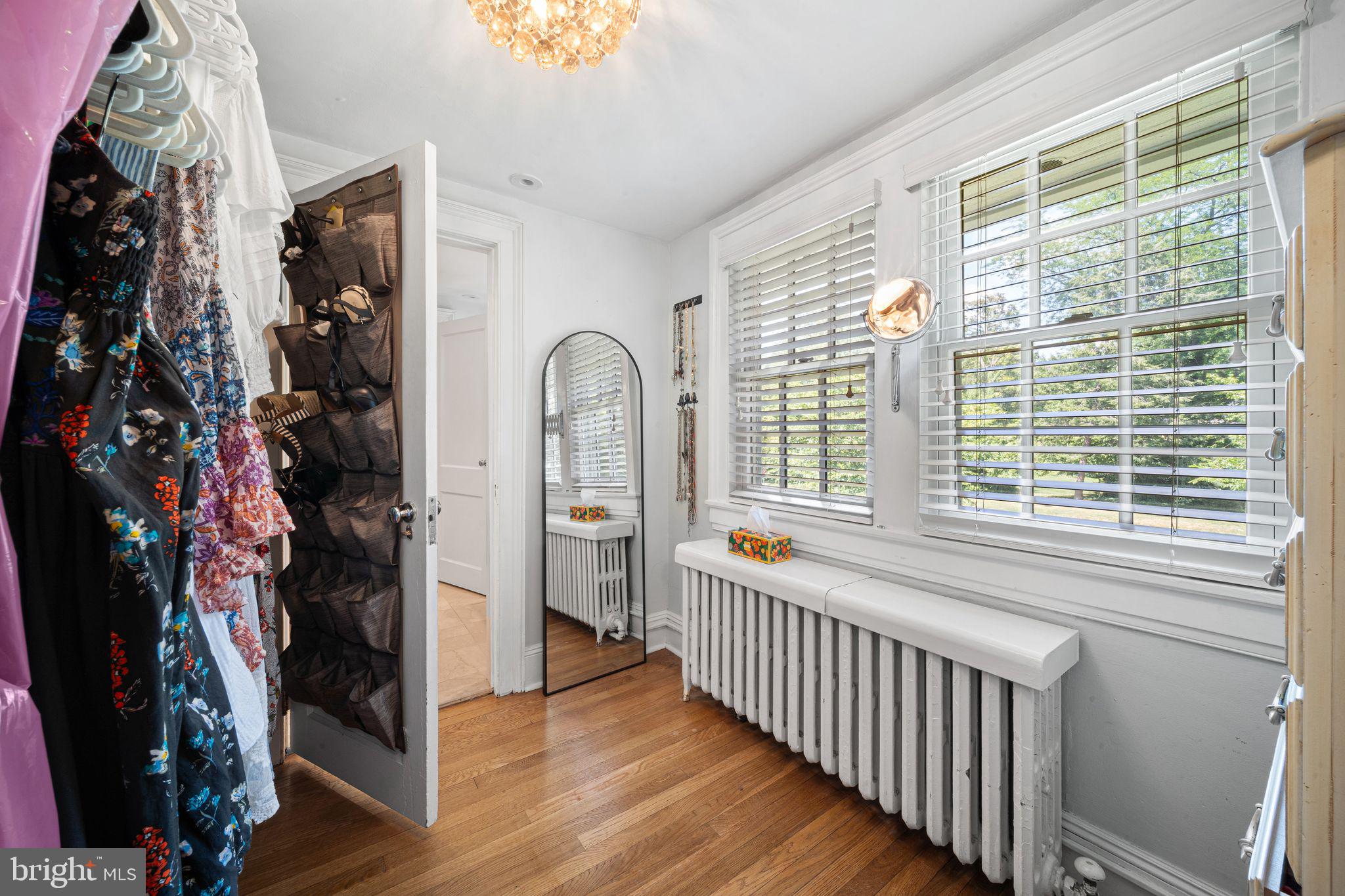 DELAVUE MANOR - Residential