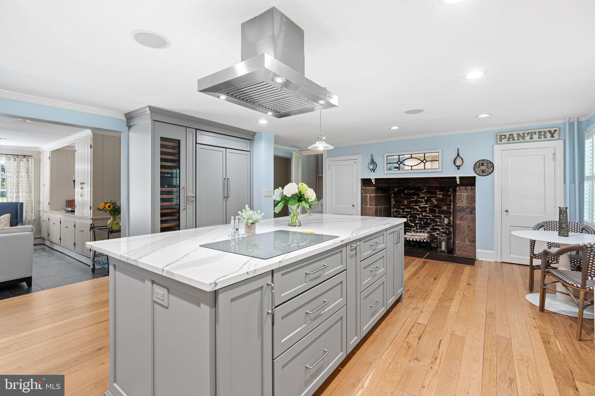 DELAVUE MANOR - Residential