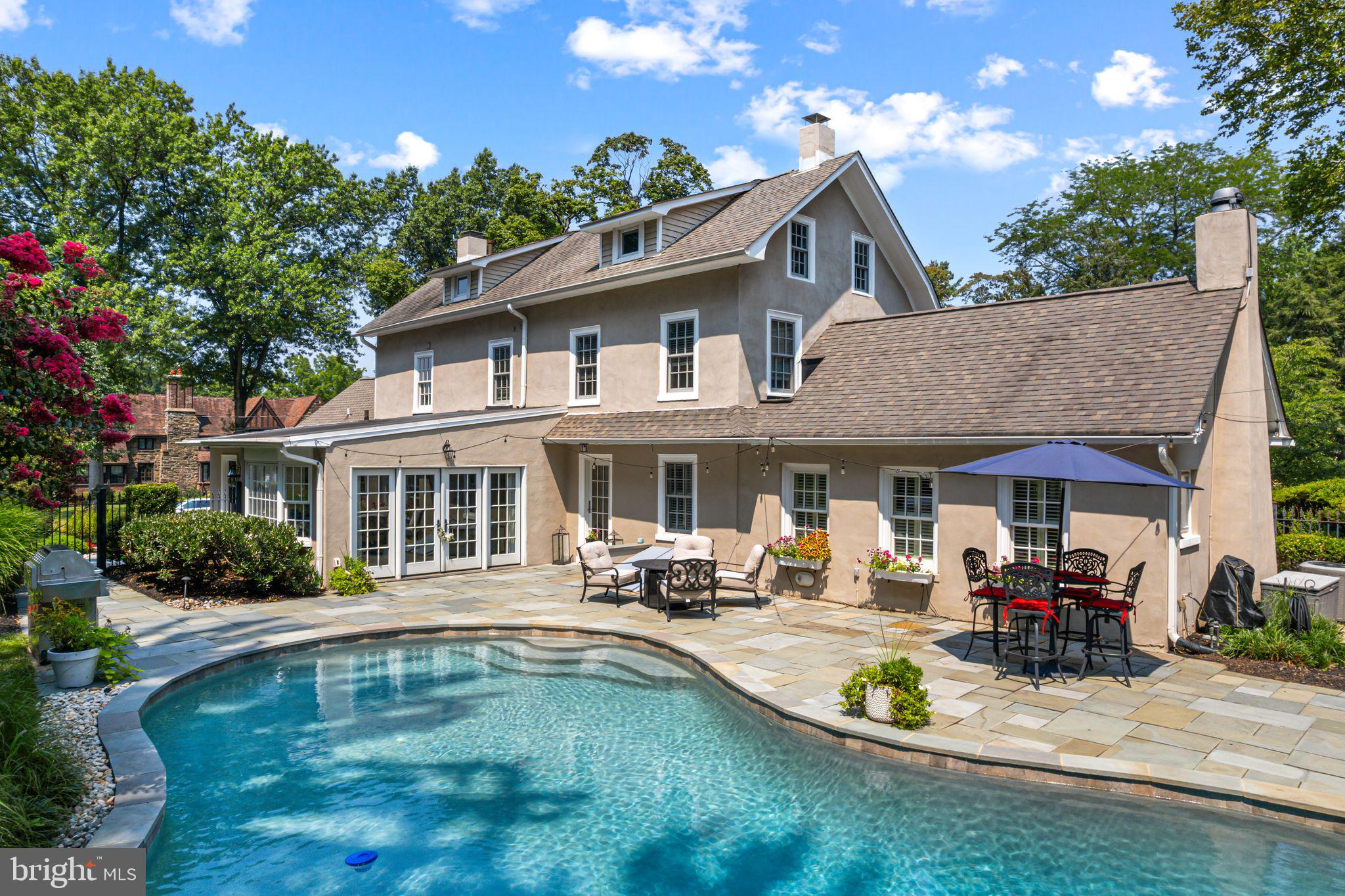 DELAVUE MANOR - Residential