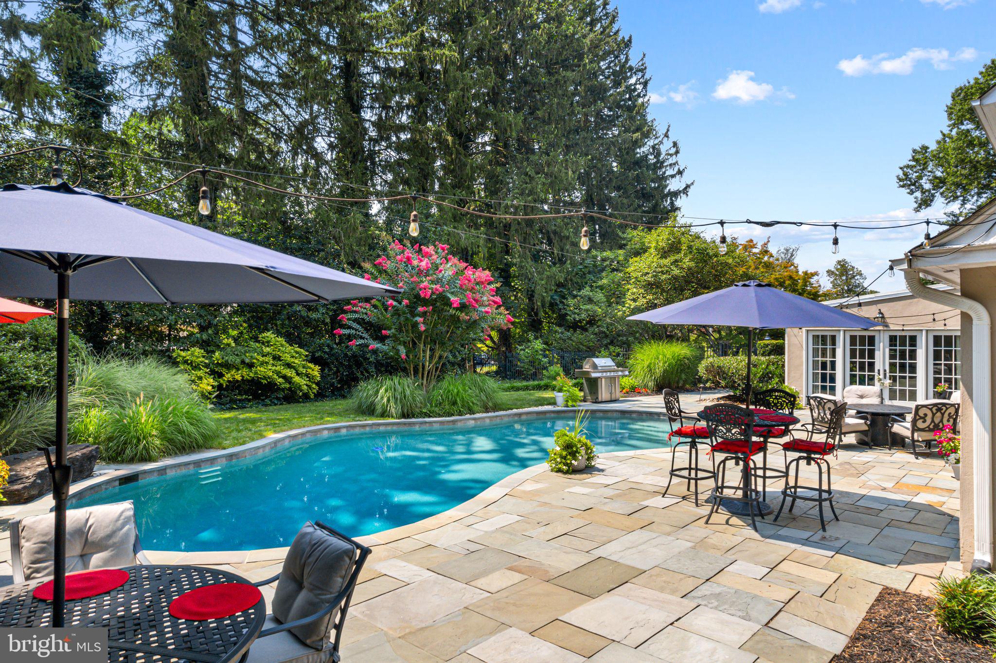 DELAVUE MANOR - Residential