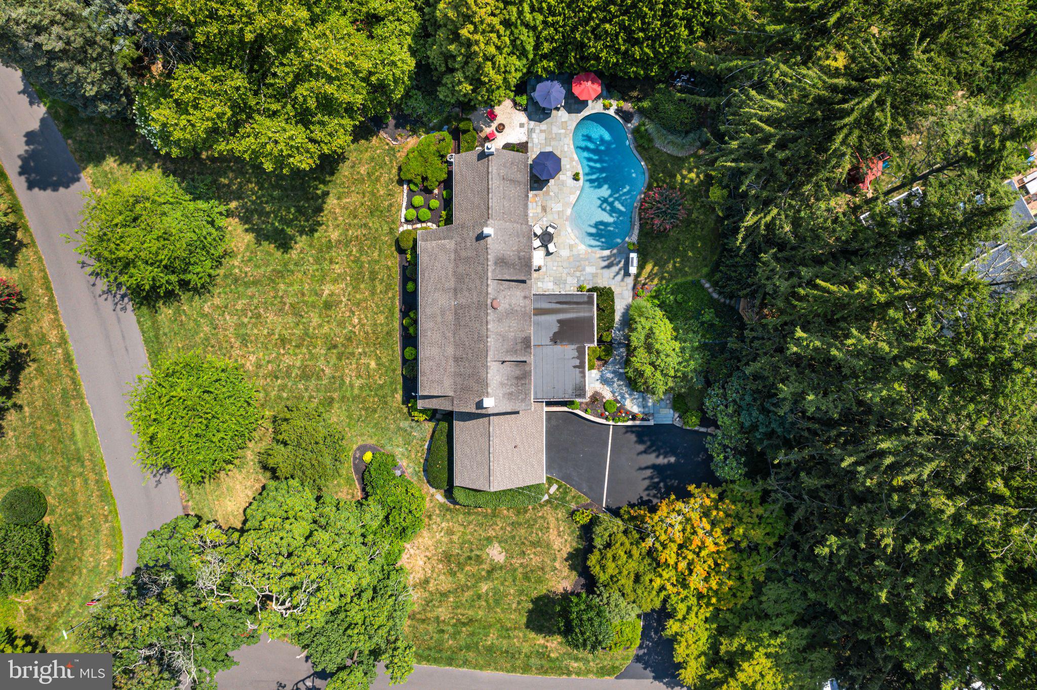 DELAVUE MANOR - Residential