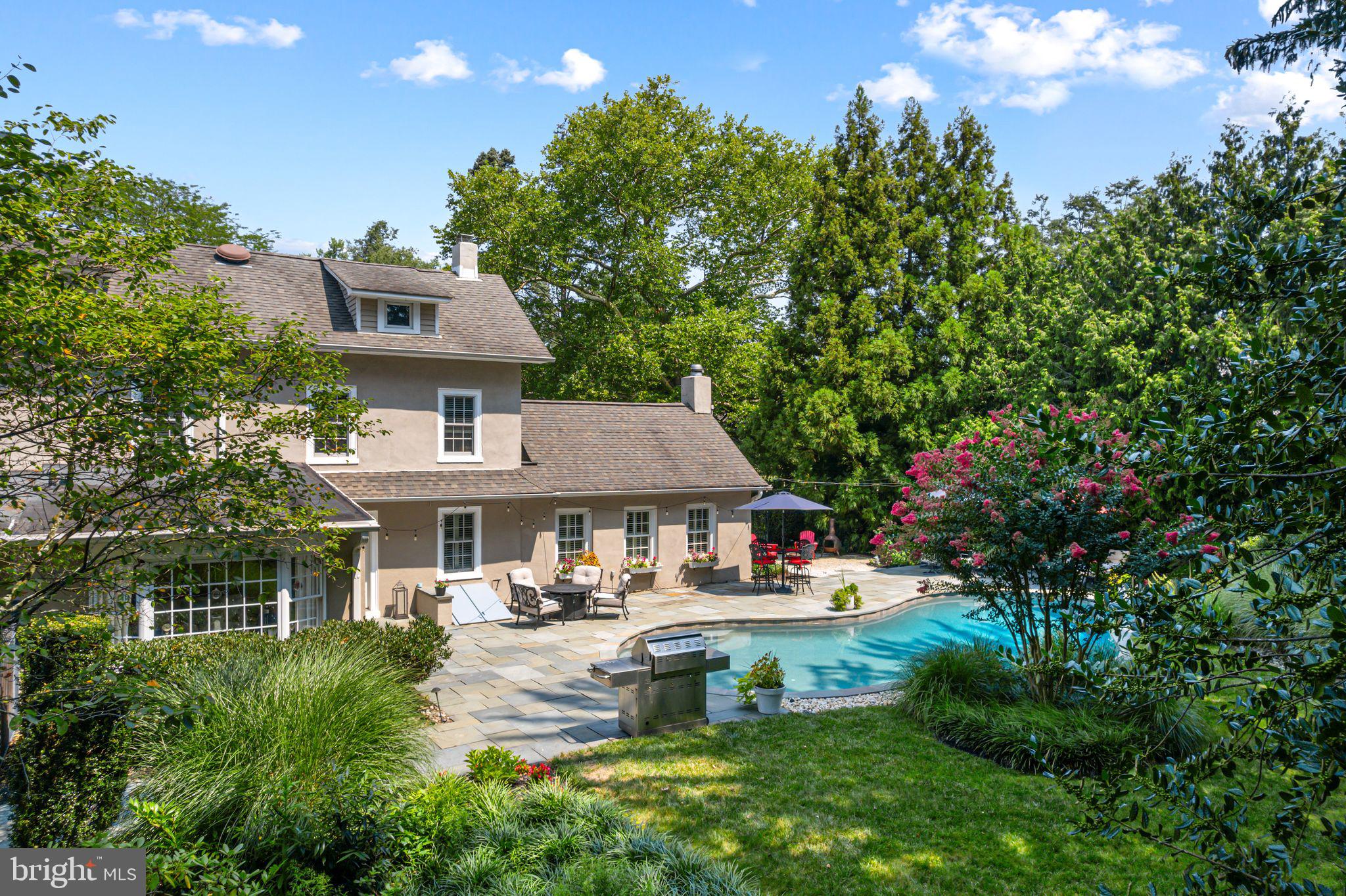 DELAVUE MANOR - Residential