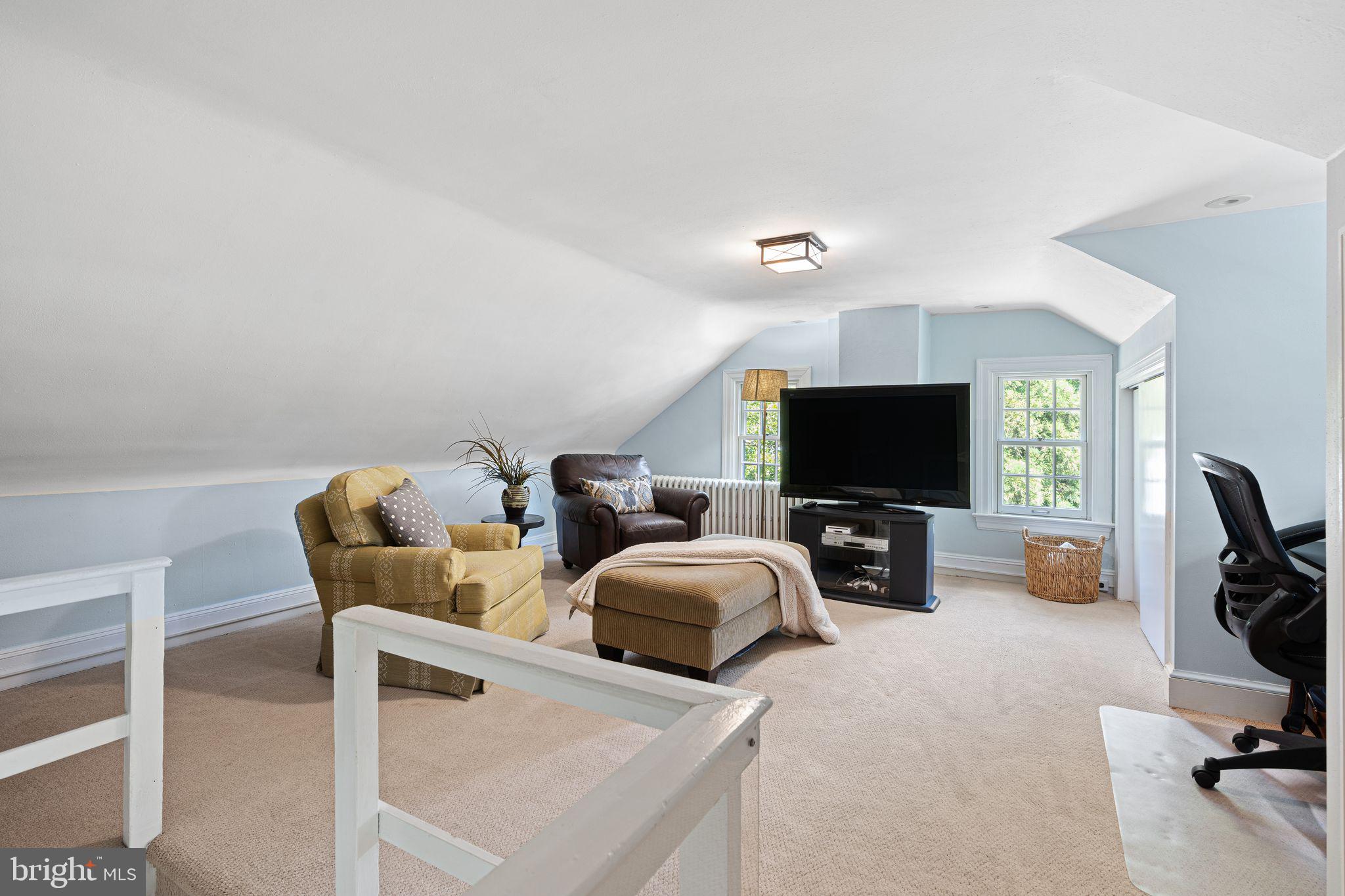 DELAVUE MANOR - Residential