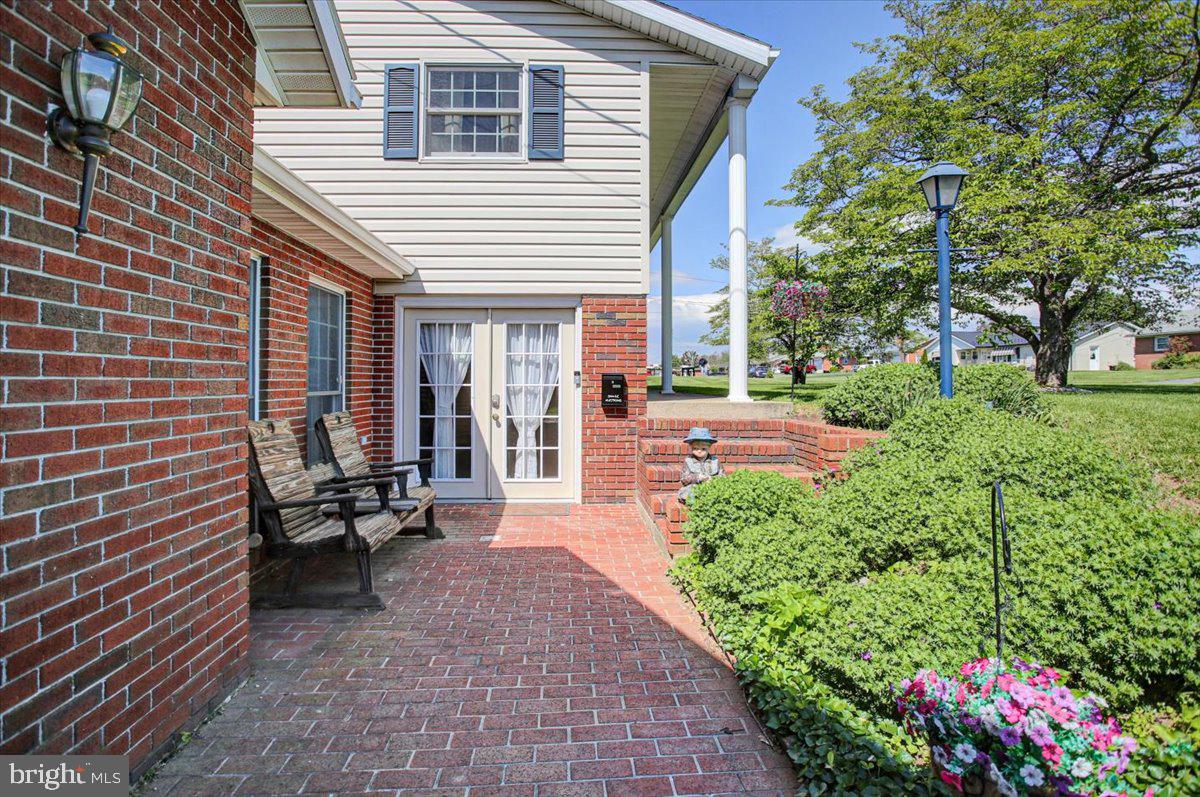 TOWN AND COUNTRY - Residential
