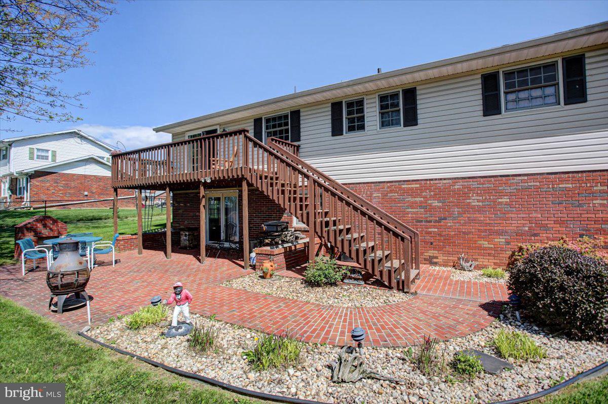 TOWN AND COUNTRY - Residential