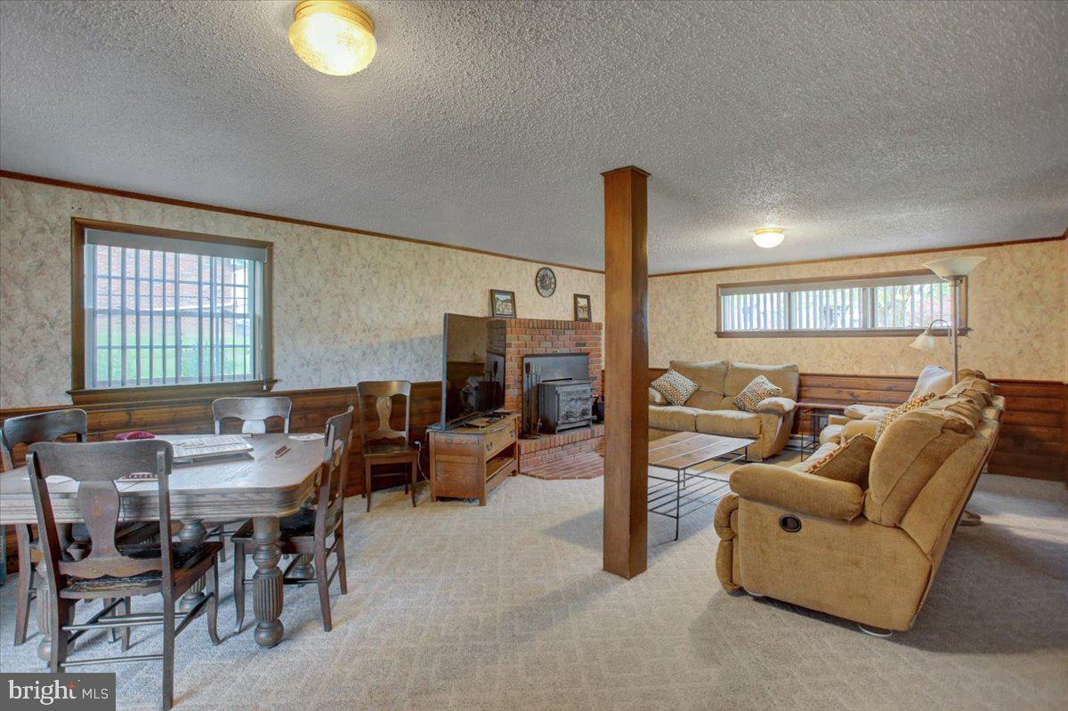 TOWN AND COUNTRY - Residential