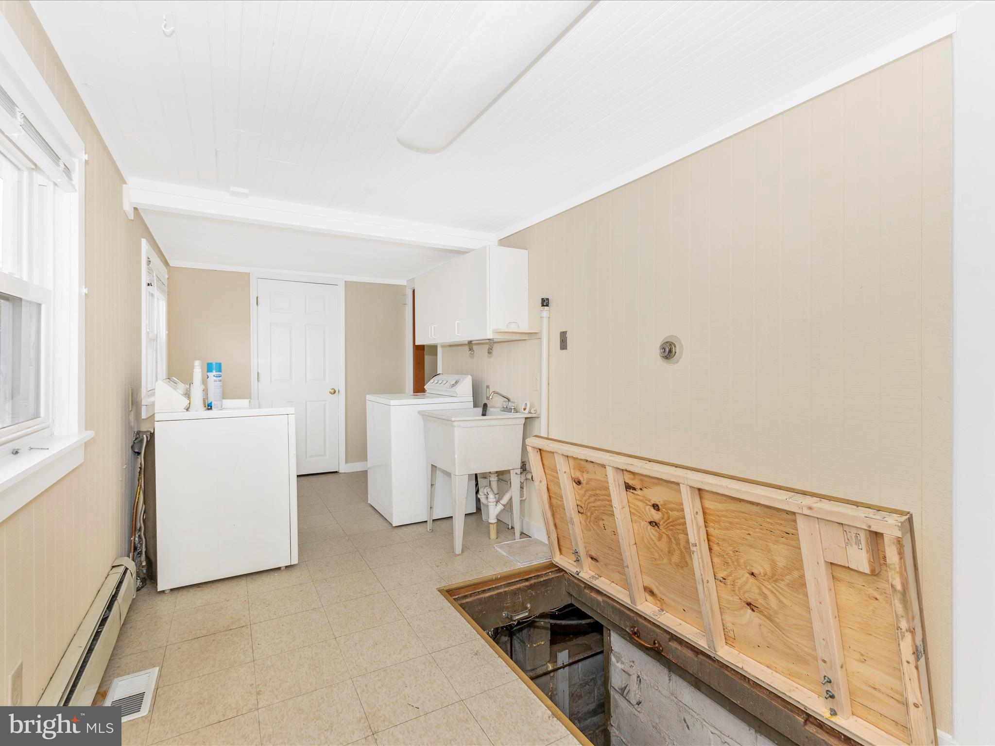 OLNEY OUTSIDE - Commercial Sale