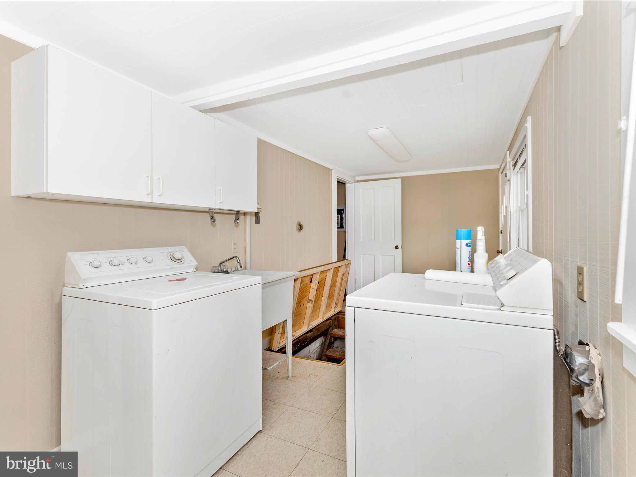 OLNEY OUTSIDE - Commercial Sale