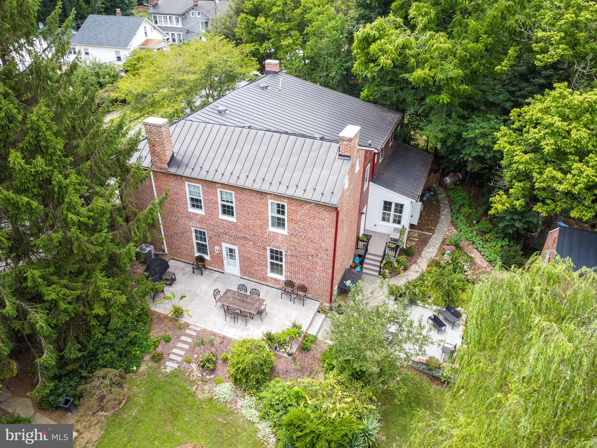 211 E HIGH STREET