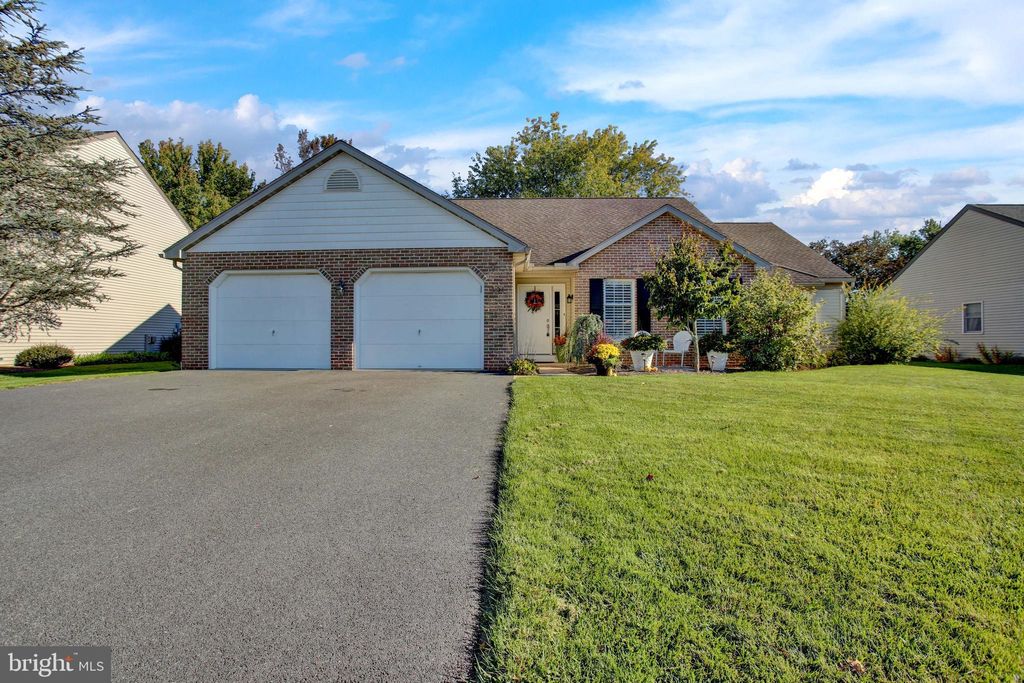 Photo of 131 Larch Lane, Denver, PA 17517 (MLS # PALA2042396)