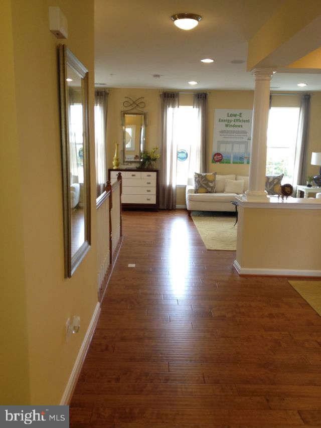 RESIDENCES AT DULLES PRK - Residential Lease