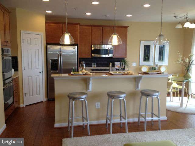 RESIDENCES AT DULLES PRK - Residential Lease