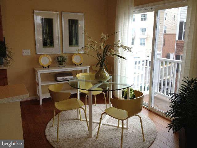 RESIDENCES AT DULLES PRK - Residential Lease