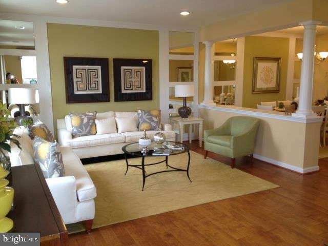 RESIDENCES AT DULLES PRK - Residential Lease