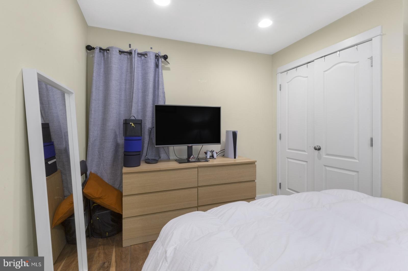 WALNUT HILL - Residential Lease