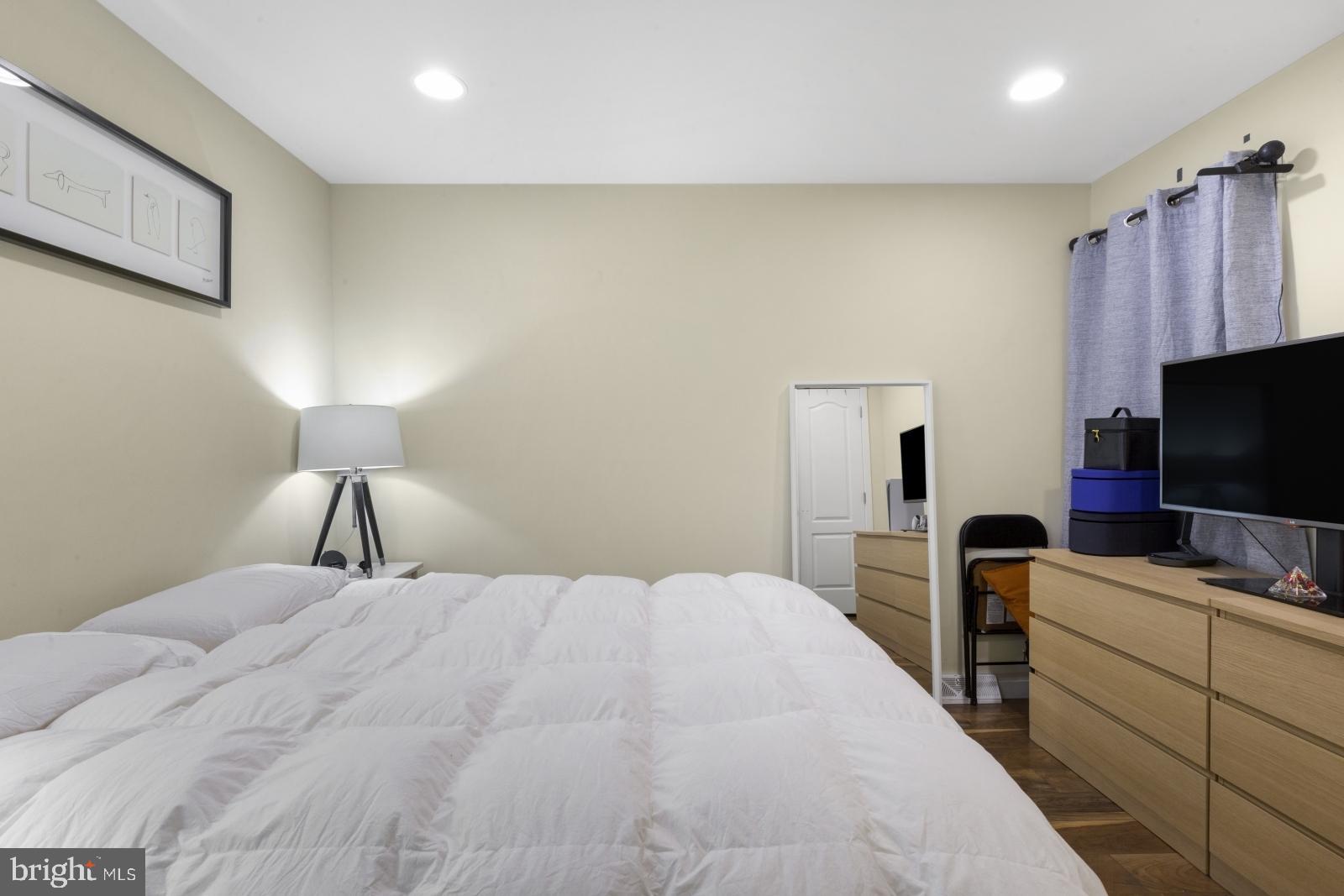 WALNUT HILL - Residential Lease