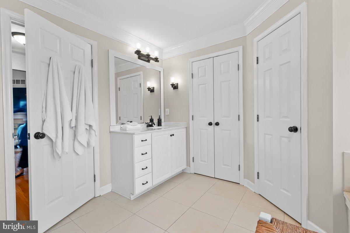 SOMERSET LAKE - Residential