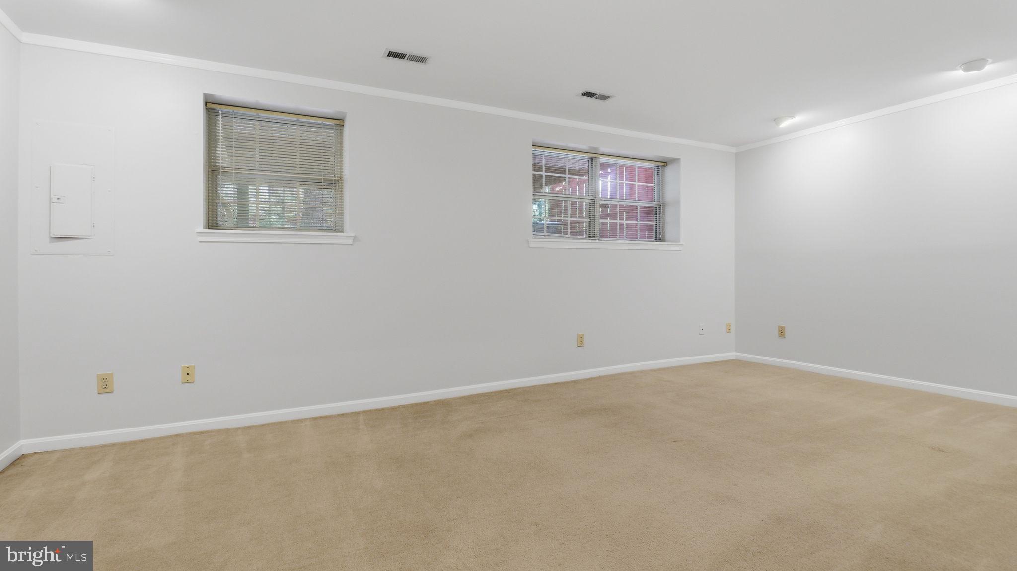 MIRROR RIDGE - Residential