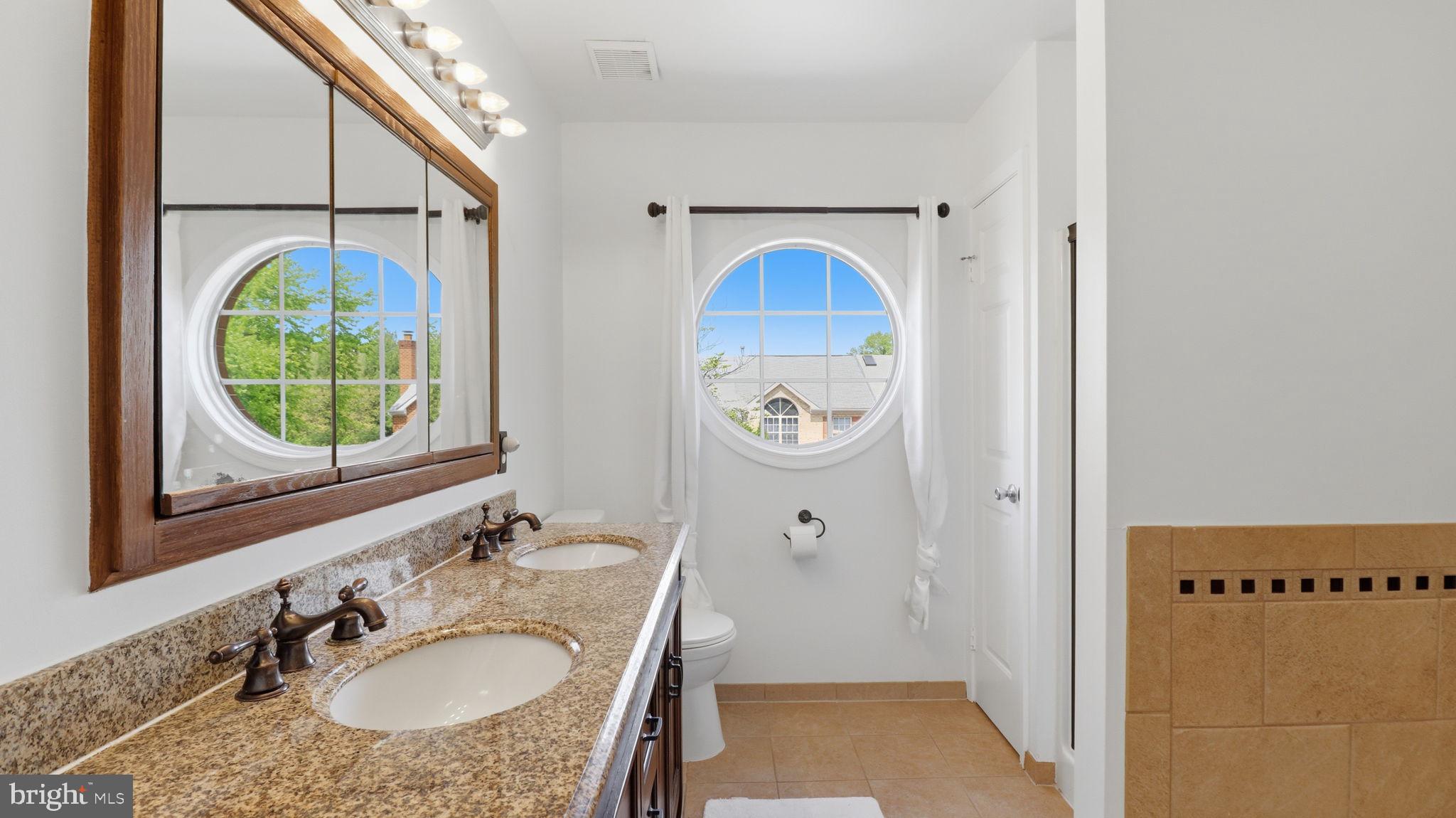 MIRROR RIDGE - Residential