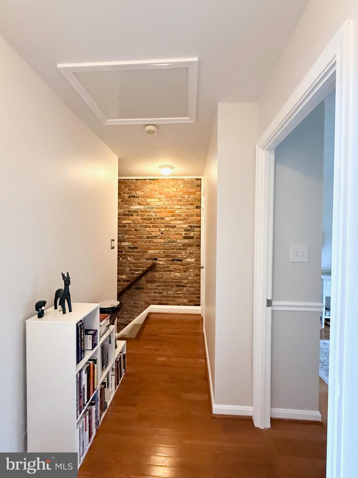 MIRROR RIDGE - Residential