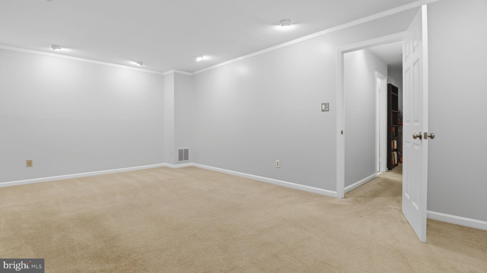 MIRROR RIDGE - Residential