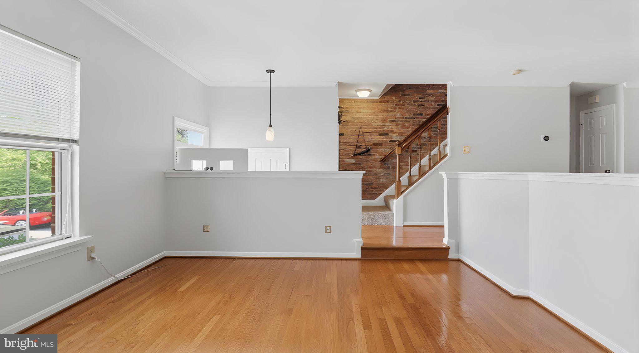 MIRROR RIDGE - Residential