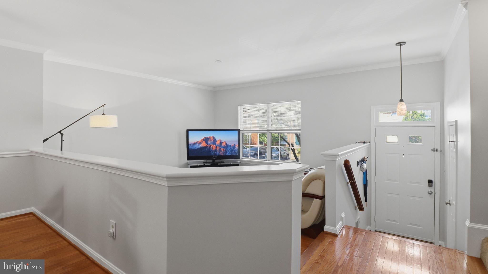 MIRROR RIDGE - Residential