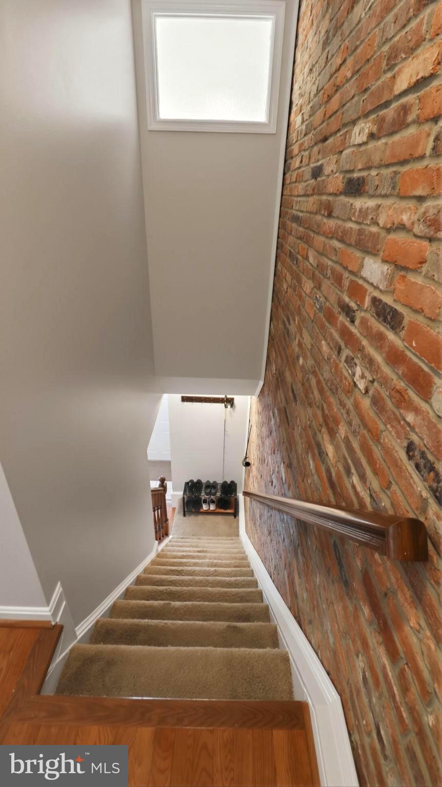 MIRROR RIDGE - Residential