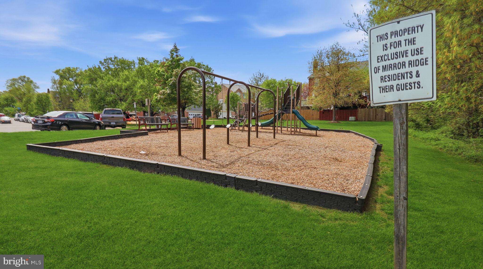 MIRROR RIDGE - Residential
