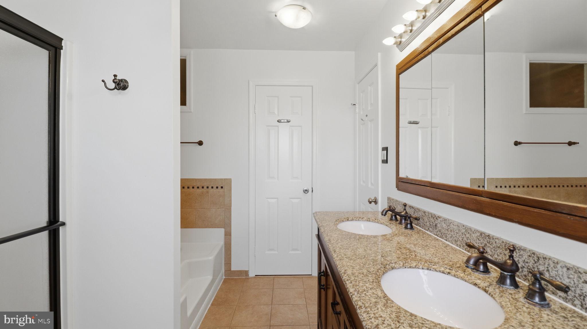 MIRROR RIDGE - Residential