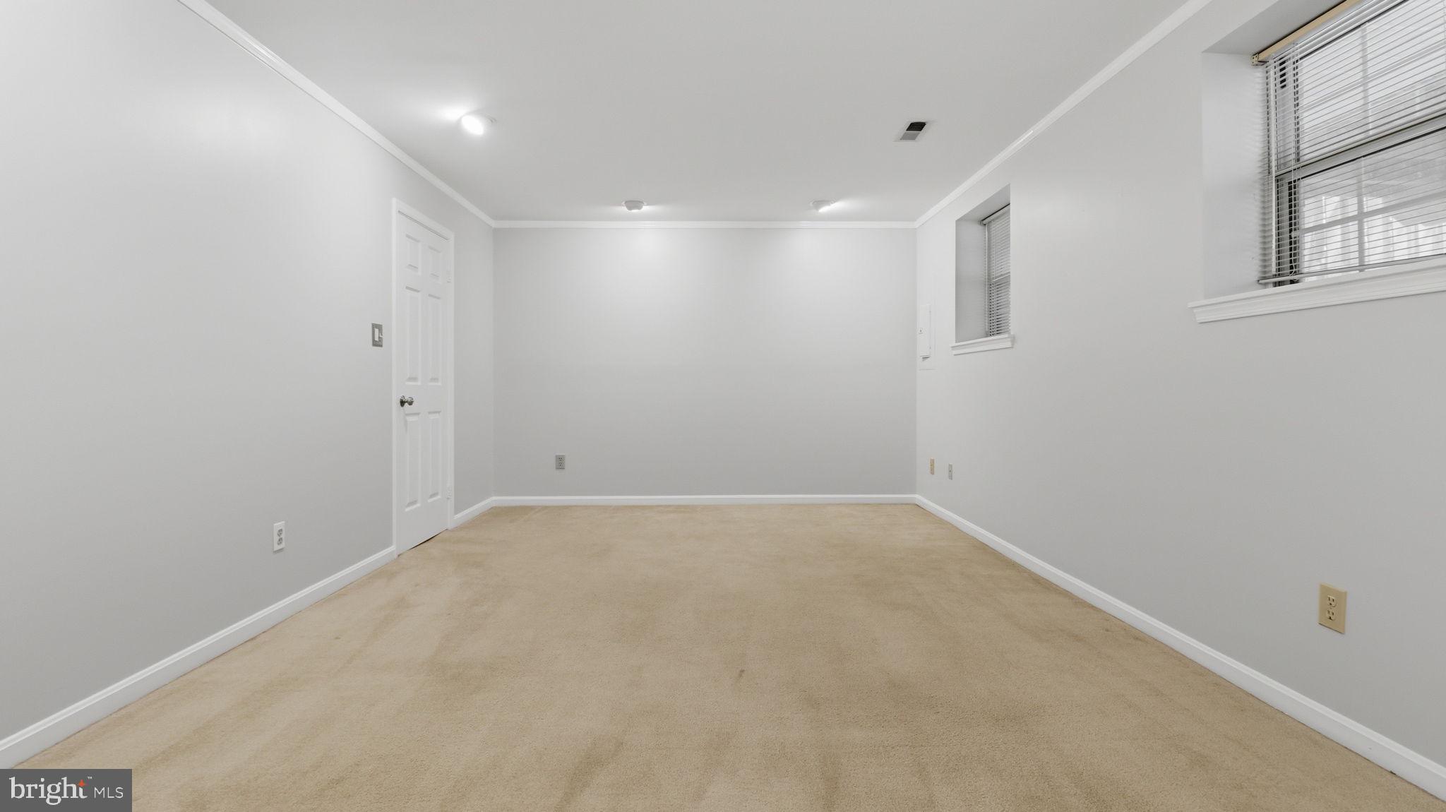 MIRROR RIDGE - Residential